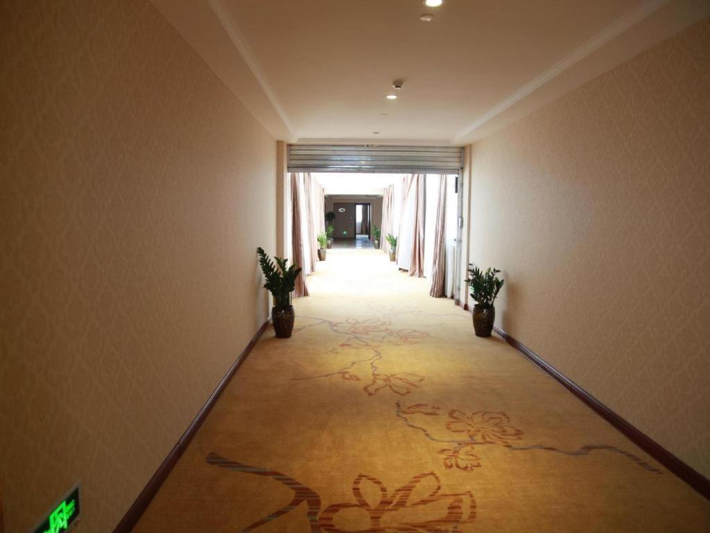 Vienna Hotel Shanghai Pudong Airport Exterior photo