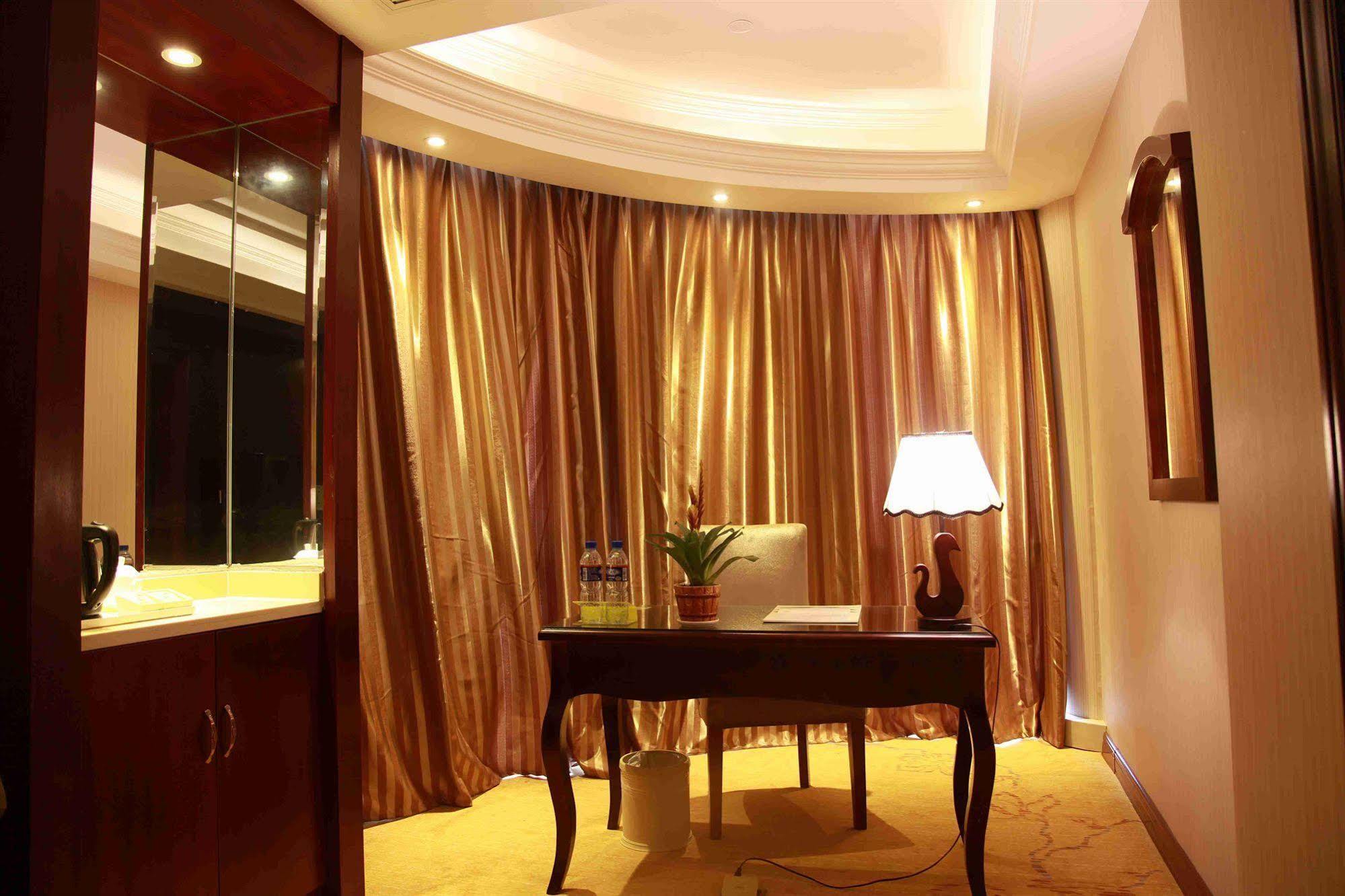 Vienna Hotel Shanghai Pudong Airport Exterior photo