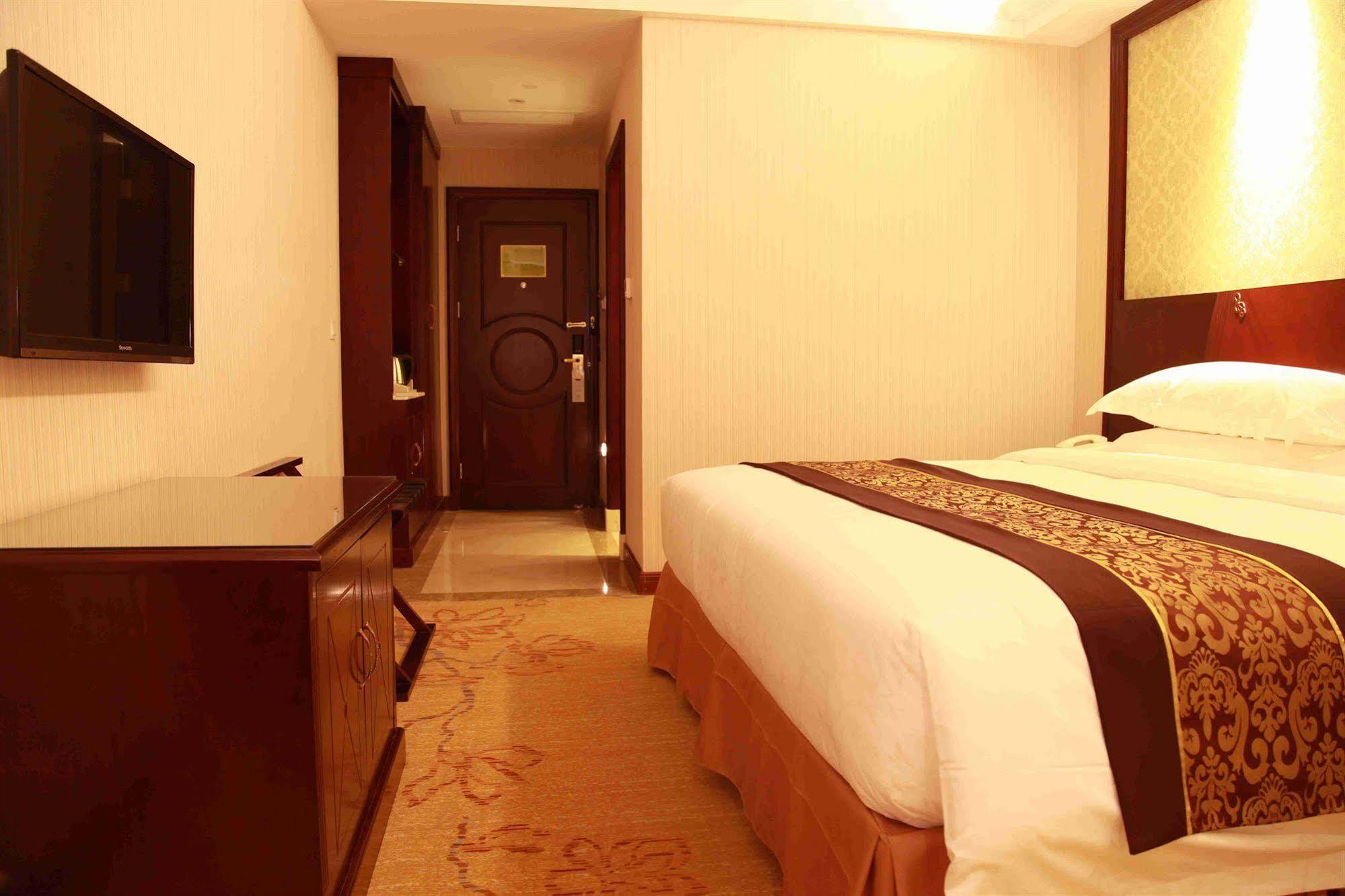 Vienna Hotel Shanghai Pudong Airport Exterior photo