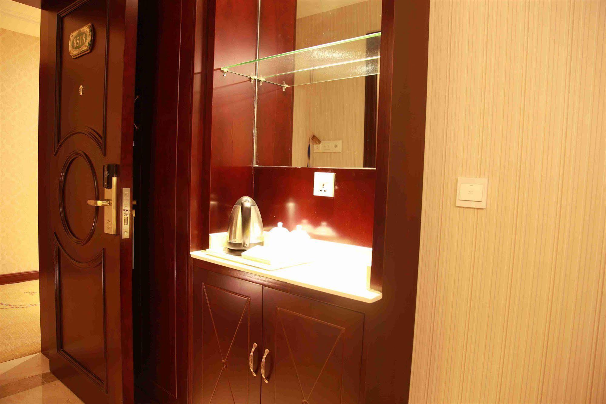Vienna Hotel Shanghai Pudong Airport Exterior photo