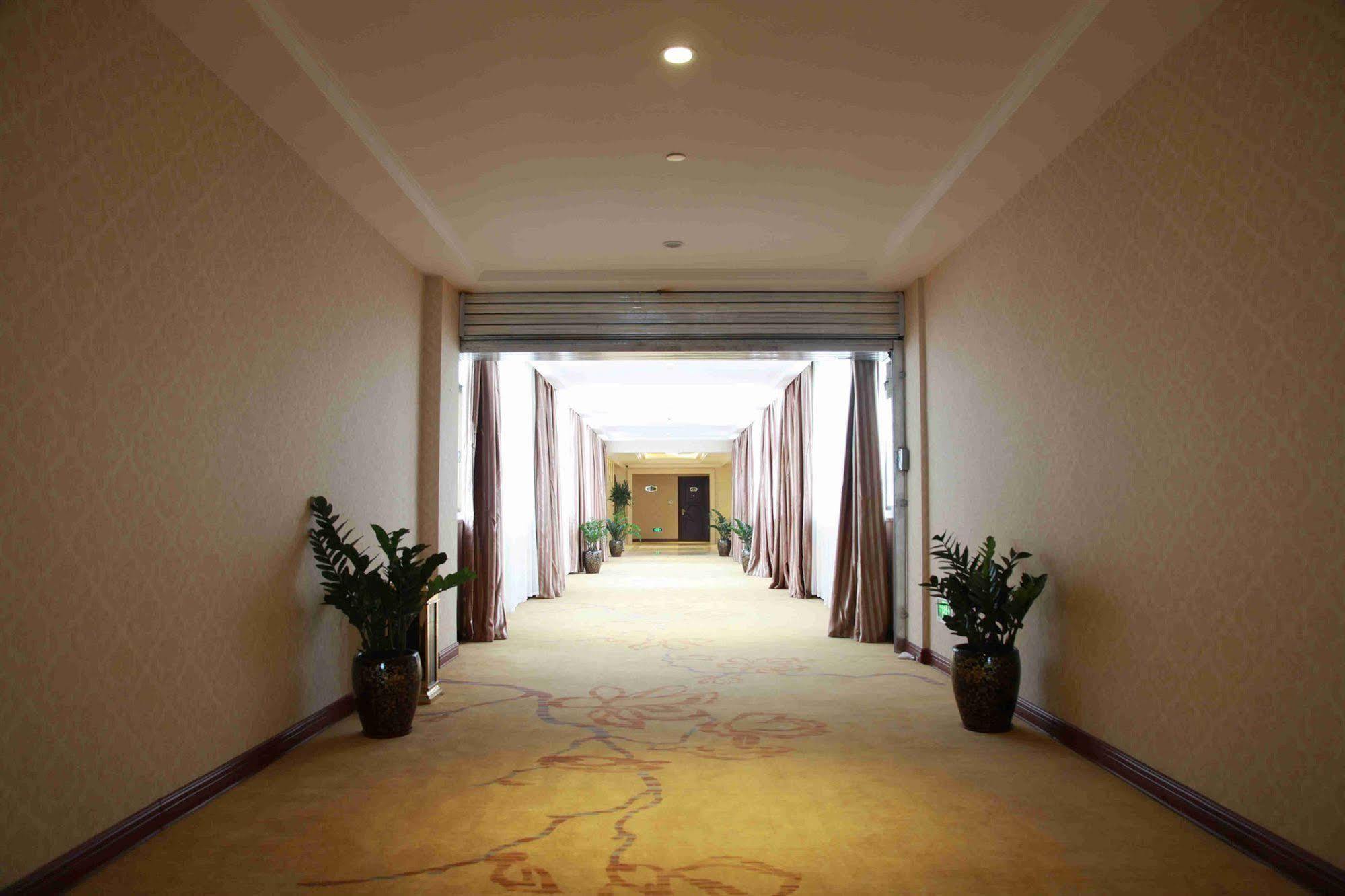 Vienna Hotel Shanghai Pudong Airport Exterior photo